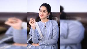 "சினிமாவில் இருப்பதே எனக்குப் பெரிய கௌரவம்": விமர்சனங்களுக்கு நடிகை மிருணாளினி ரவி பதிலடி!